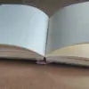 Caderno sem pauta detlhas folhas e abertura