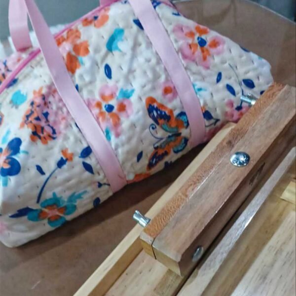 bolsa-para-acessorios-de-bordado-cor-rosa