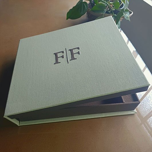 caixa-em-tecido-artesanal-para-album-e-pen-drive