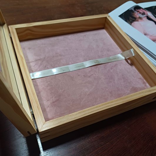 Caixa-de-madeira-com-tampa-de-acrílico-colecao-flamingo