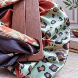 Alça-Furoshiki-de-Madeira-para-Bolsas-Liles-Designer